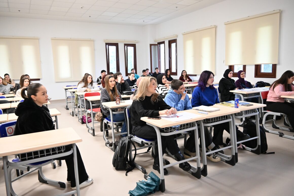 Maarif International School Students Experience University Life at IBU